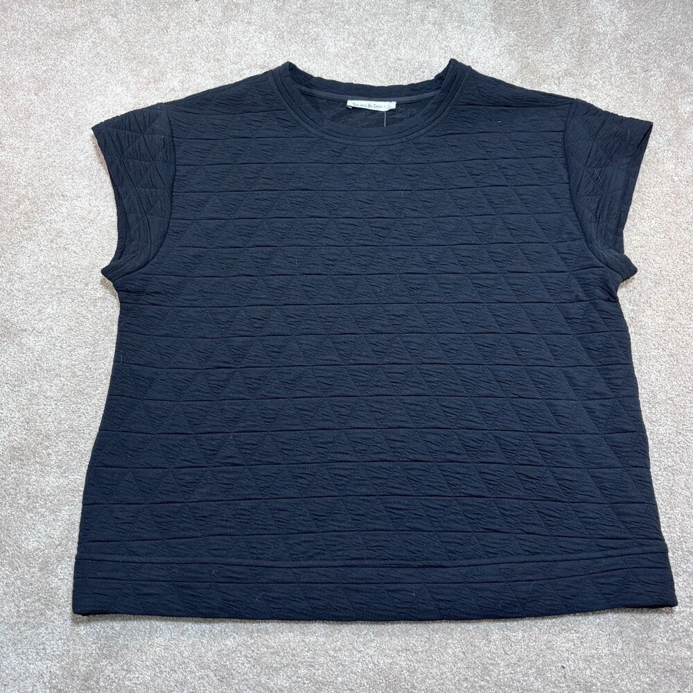 See And Be Seen Black Quilted Knit Short Sleeve Crew Neck T-Shirt Women’s L NWT